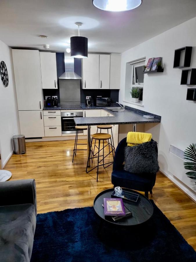 Modern & Stylish Apartment - Whyte Place Salford Манчестер Экстерьер фото