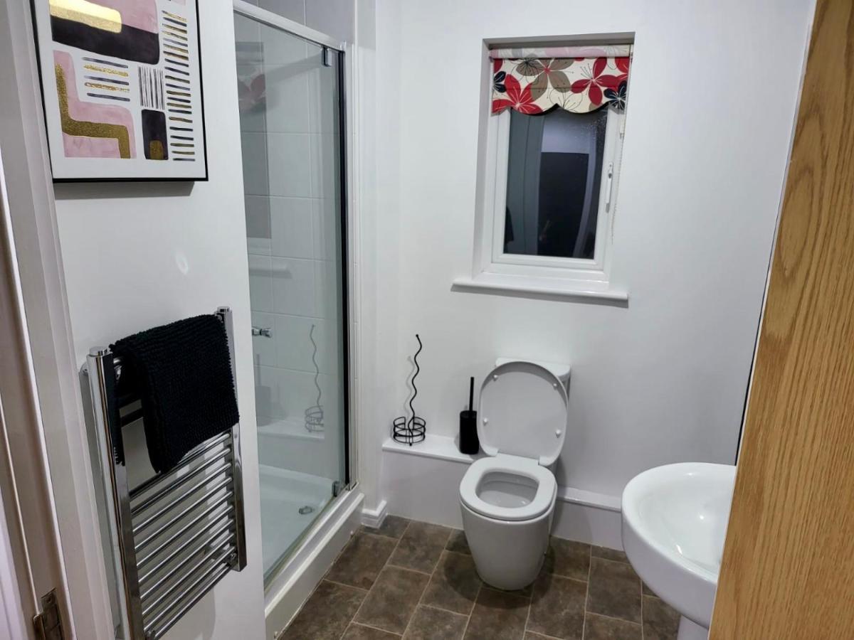 Modern & Stylish Apartment - Whyte Place Salford Манчестер Экстерьер фото